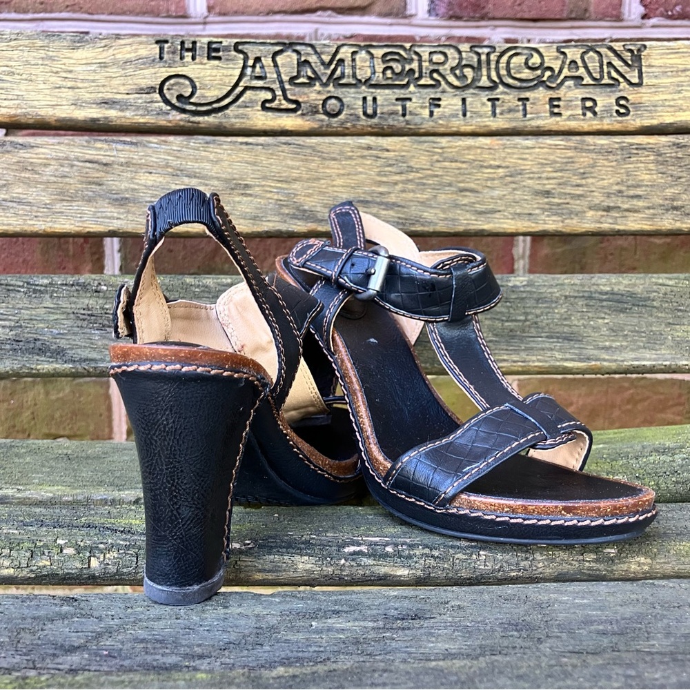 Used Sonoma Sandals